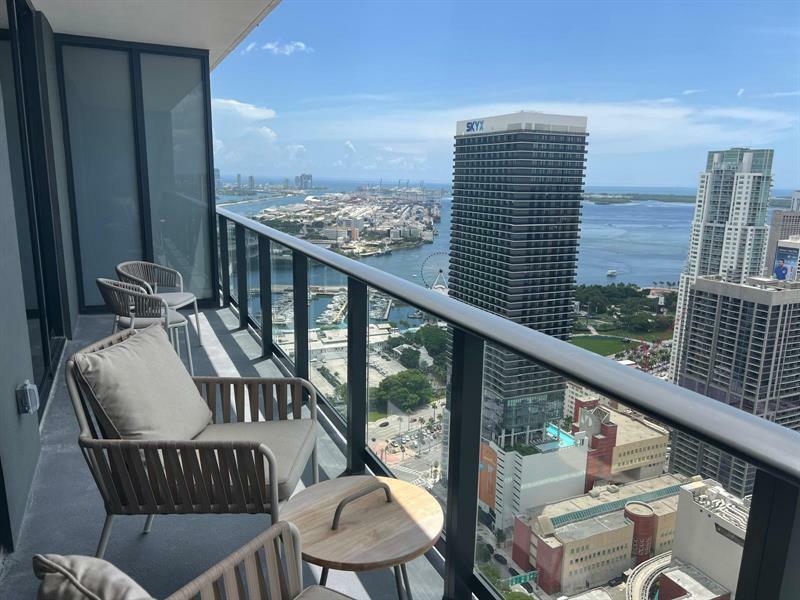 Property Photo: 159 NE 6th St 4508 FL 33132