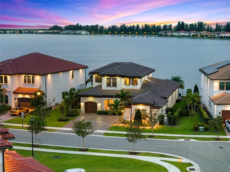 Property Photo: 9295 Parkland Bay Dr FL 33076