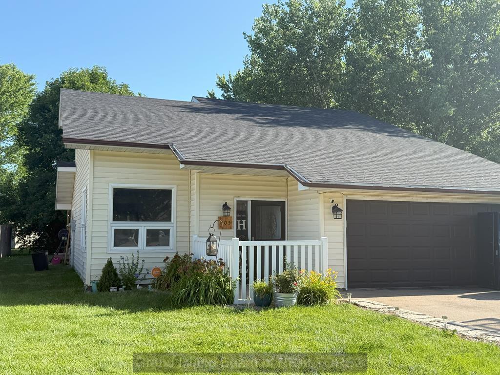 805 14th St  Central City NE 68826 photo