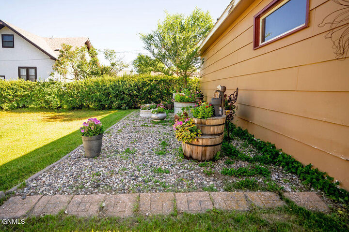 Property Photo: 711 2nd Avenue SE ND 58401
