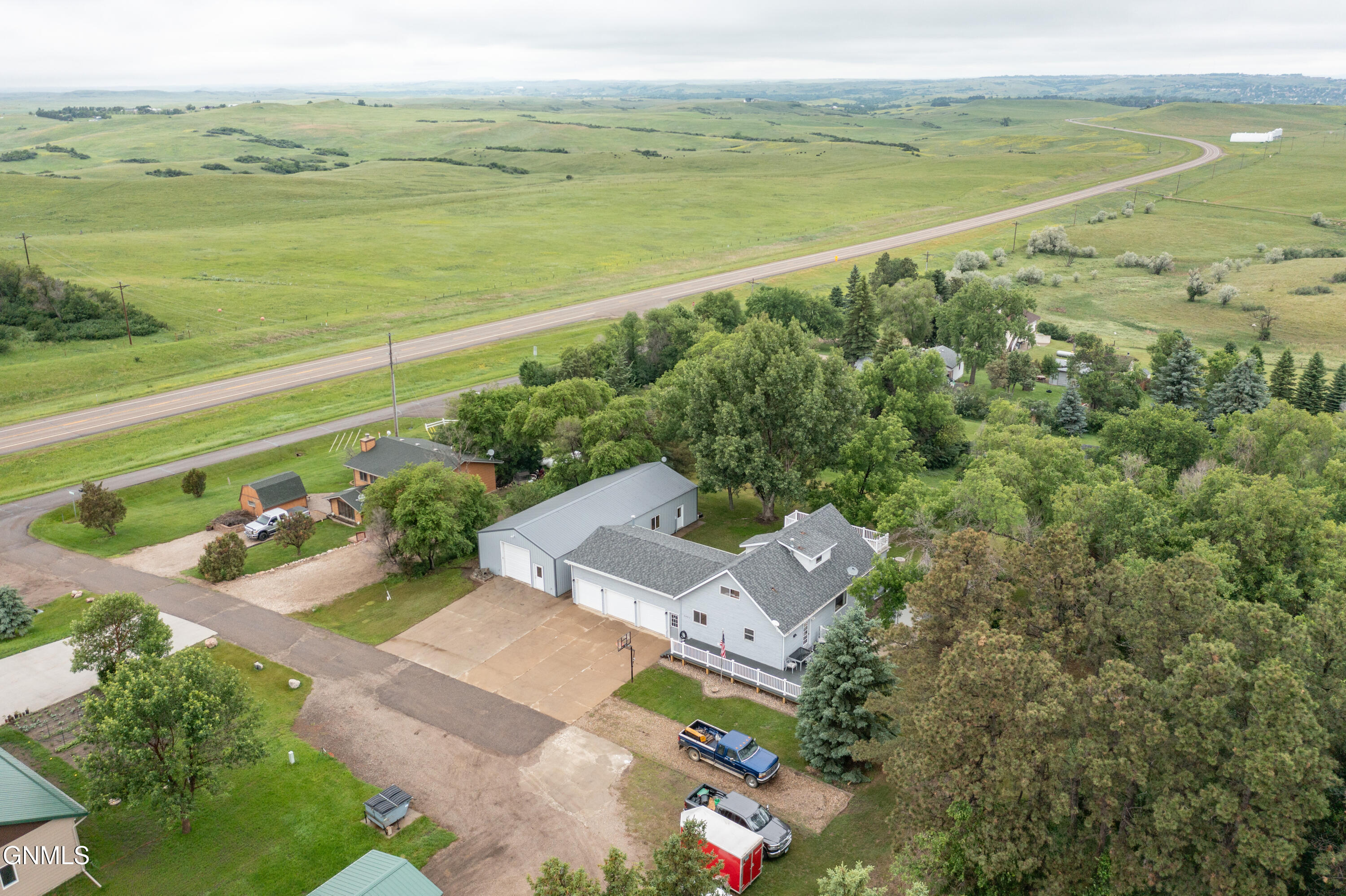 Property Photo:  2091 Weinberger Drive S  ND 58554 