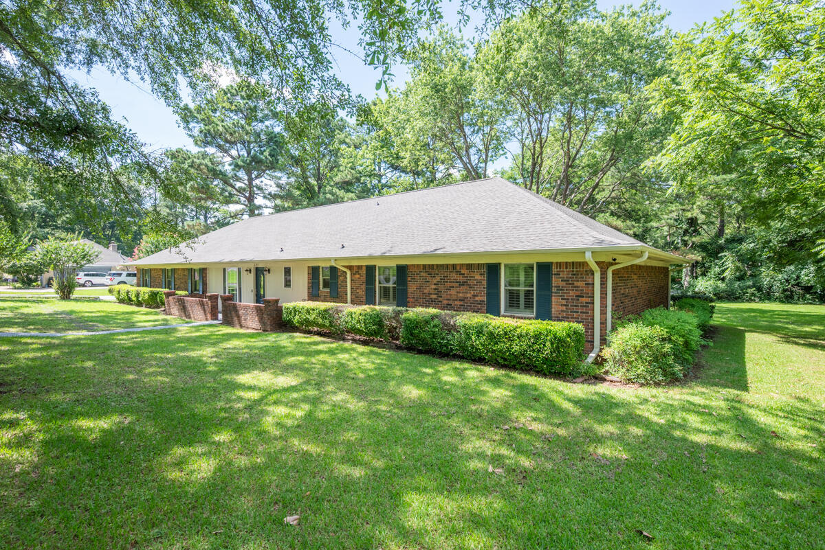 Property Photo:  503 Colonial Circle  MS 39759 