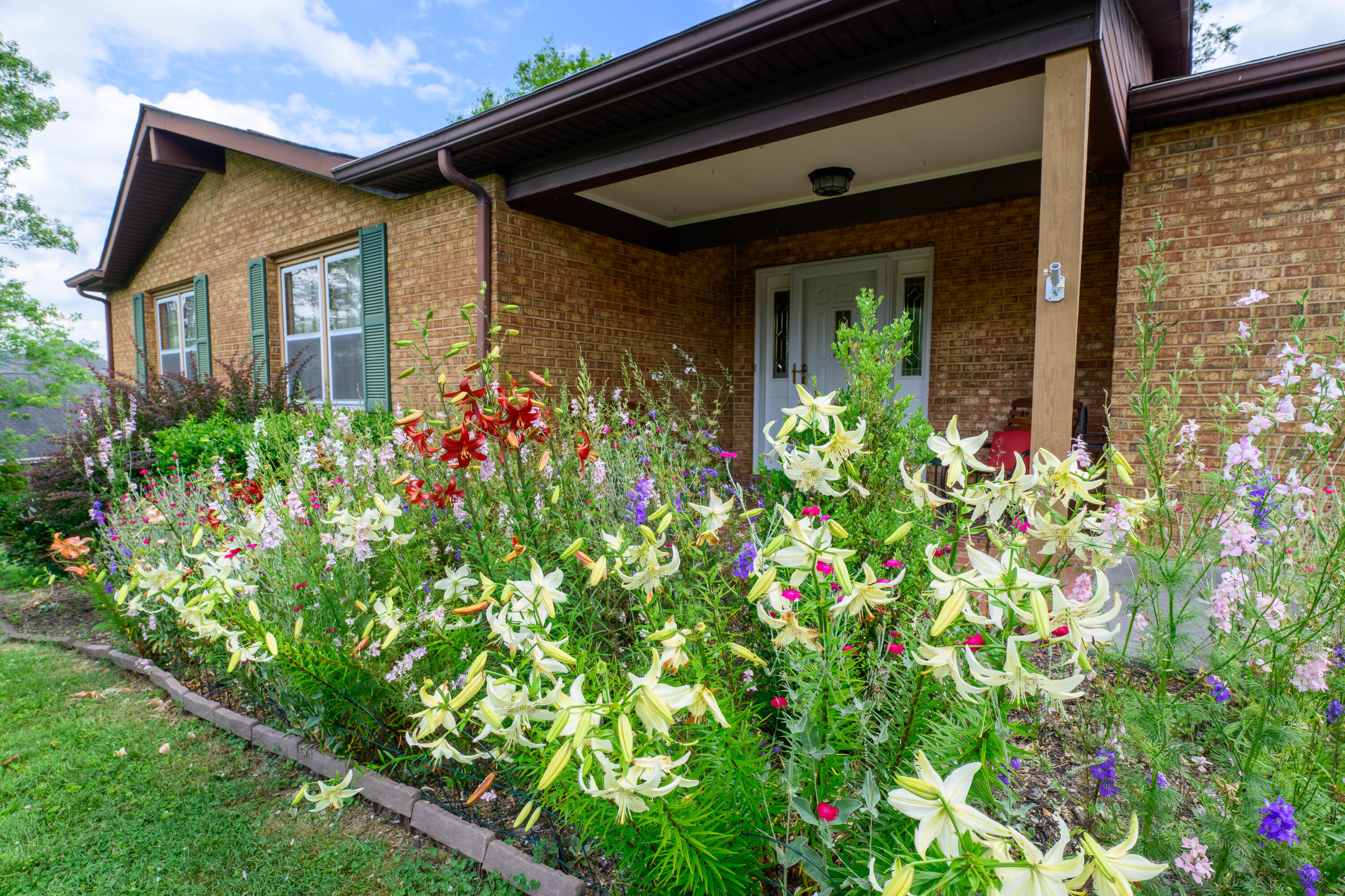 Property Photo: 420 Cloverfield Ln WV 24901