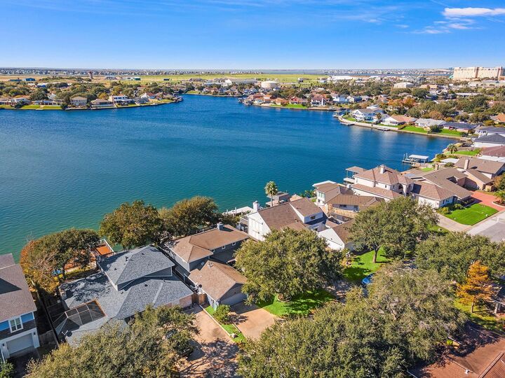 Property Photo: 2913 Beluche Drive TX 77551
