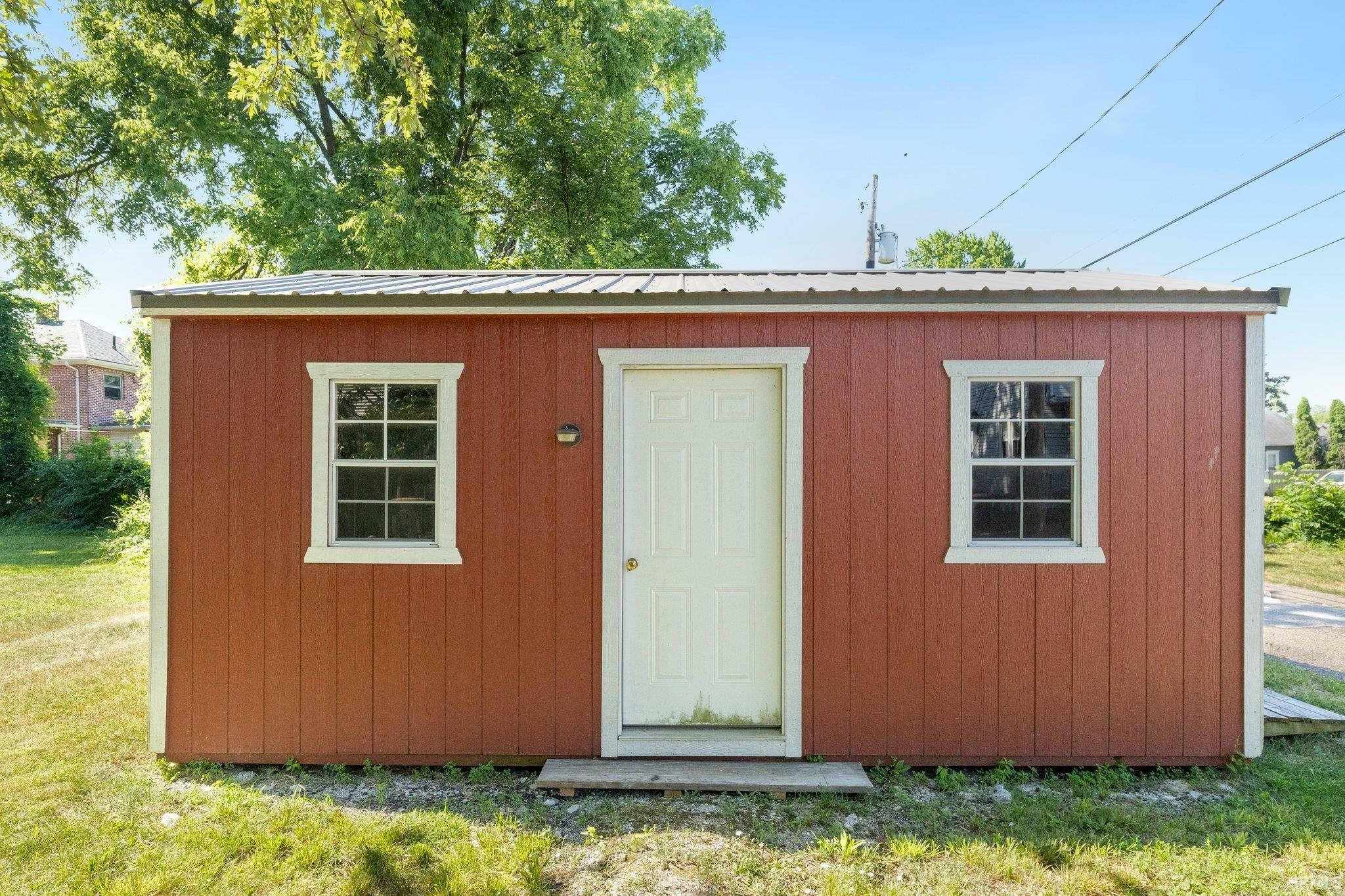Property Photo: 118 E Wildwood Avenue IN 46806