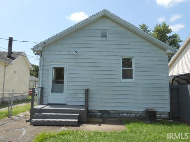 Property Photo: 915 W Idlewild Drive IN 47710-3146