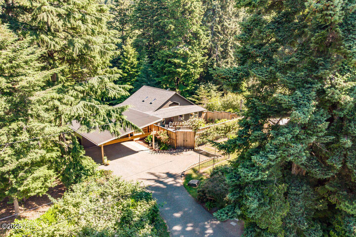 Property Photo: 235 4th Street OR 97369