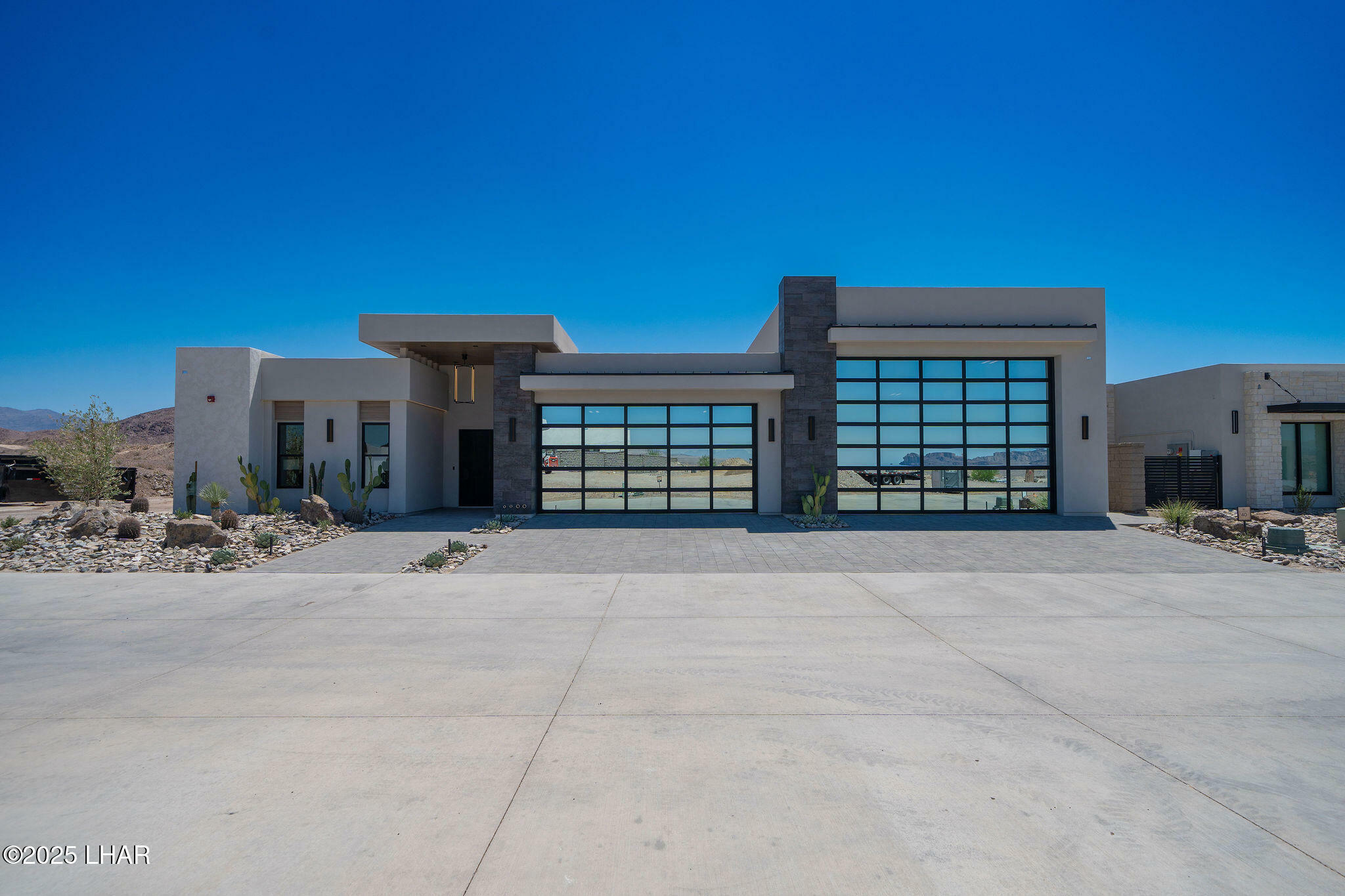 Property Photo: 2556 Flat Irons Ln AZ 86403