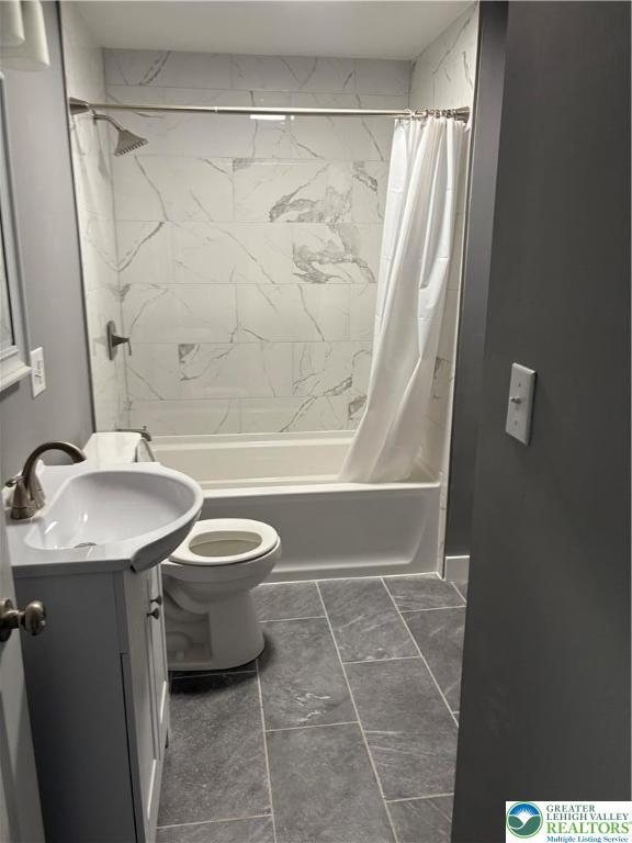 Property Photo: 807 Dellwood Street PA 18018