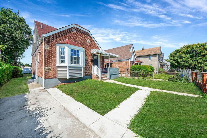 Property Photo:  21609 104th Avenue  NY 11429 