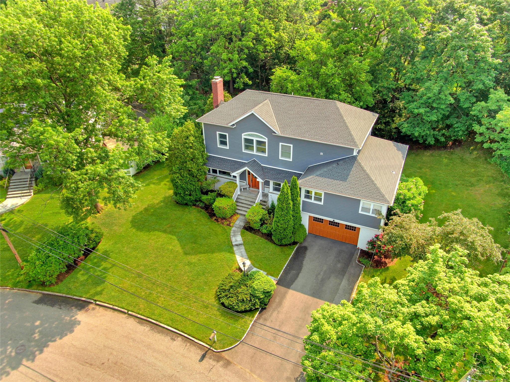 Property Photo:  21 Winding Brook Road  NY 10804 