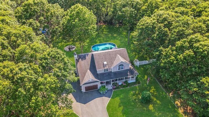 Property Photo:  18 Wagon Wheel Lane  NY 11934 