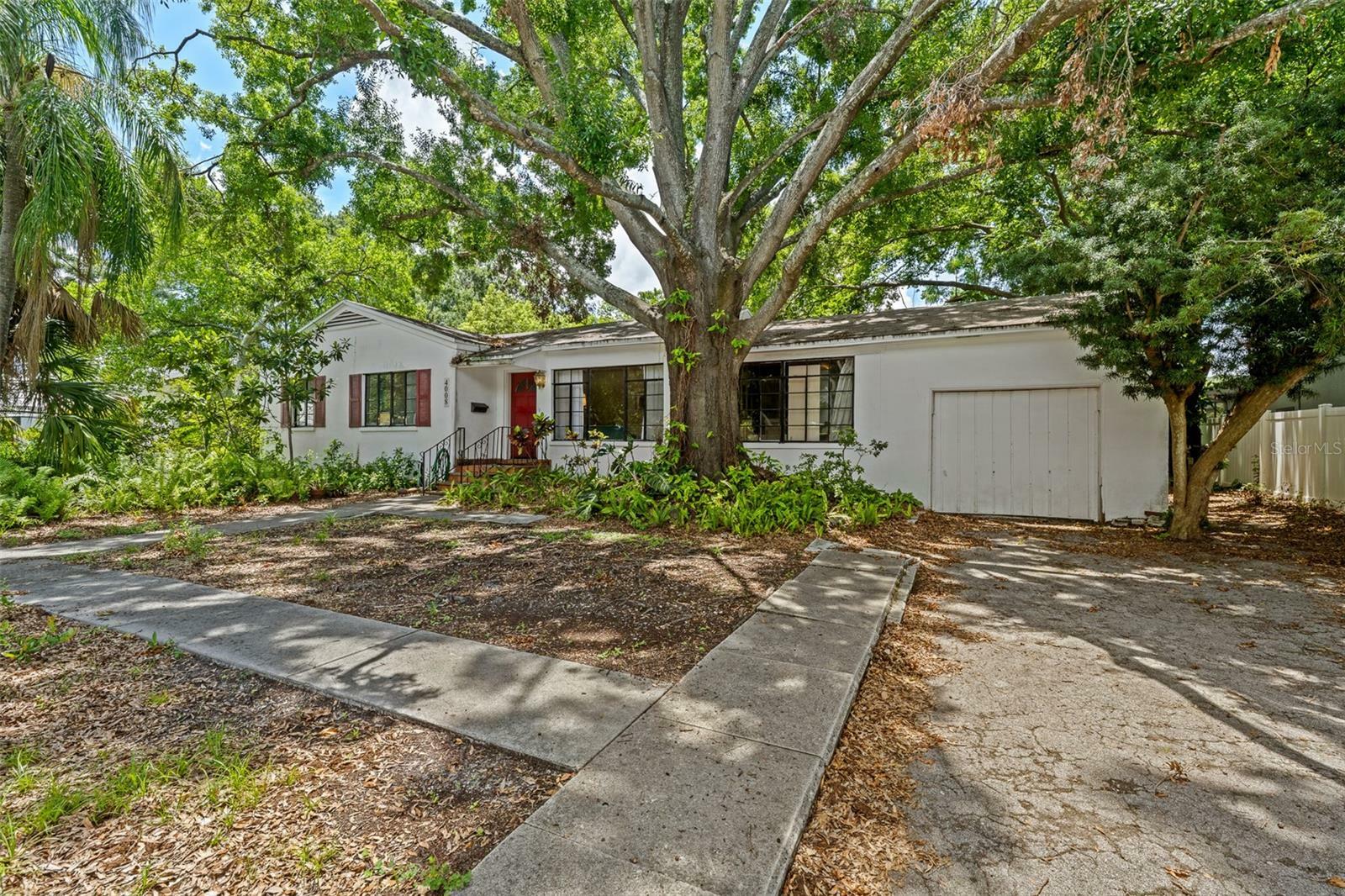 Property Photo: 4008 W El Prado Boulevard FL 33629