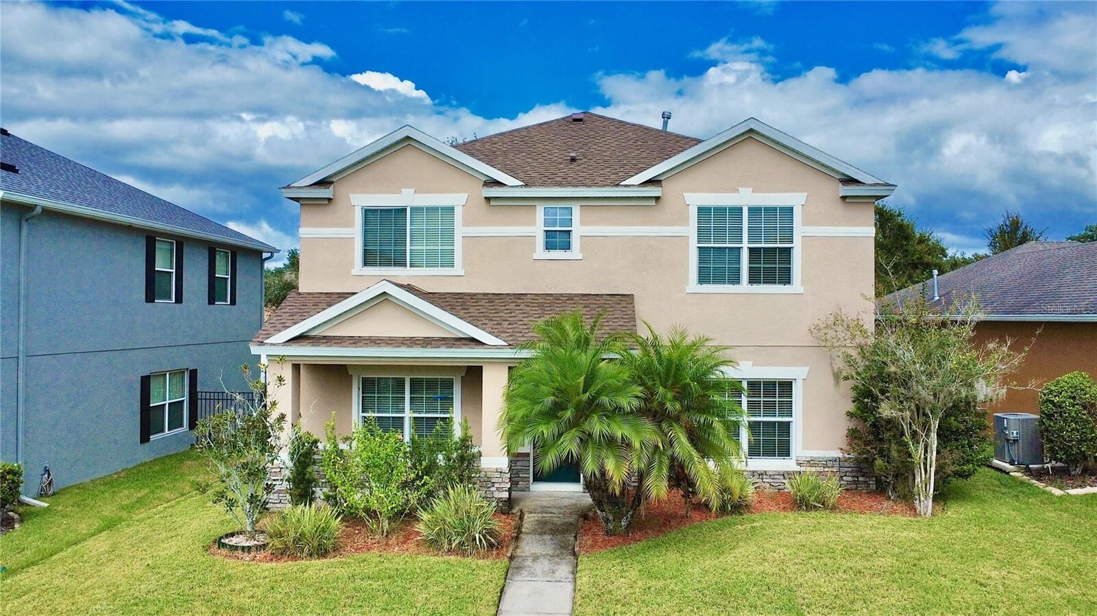 Property Photo: 1030 Bending Oak Trail FL 34787