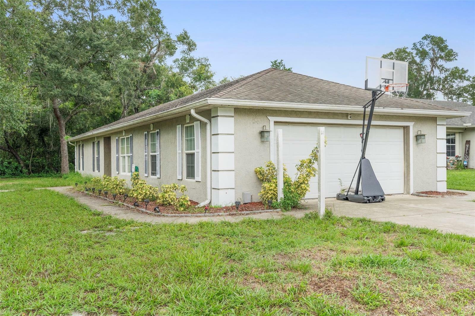 Property Photo: 1051 Springbank Avenue FL 32763