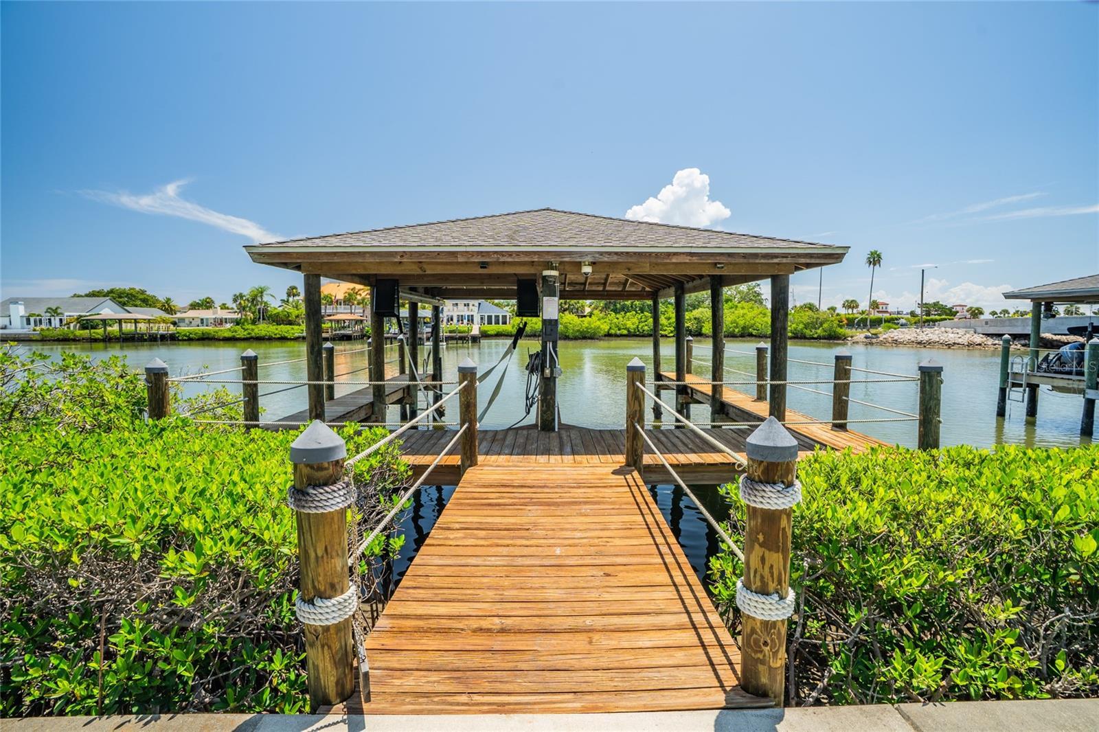 Property Photo:  1212 S Riverside Drive  FL 32168 