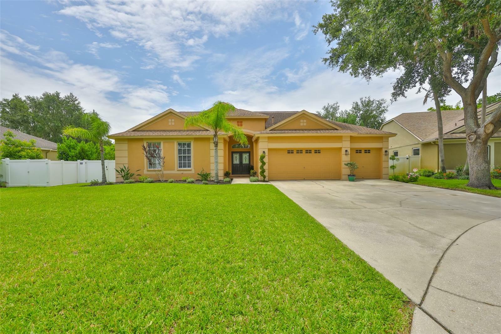 Property Photo: 12305 Freesia Court FL 33569