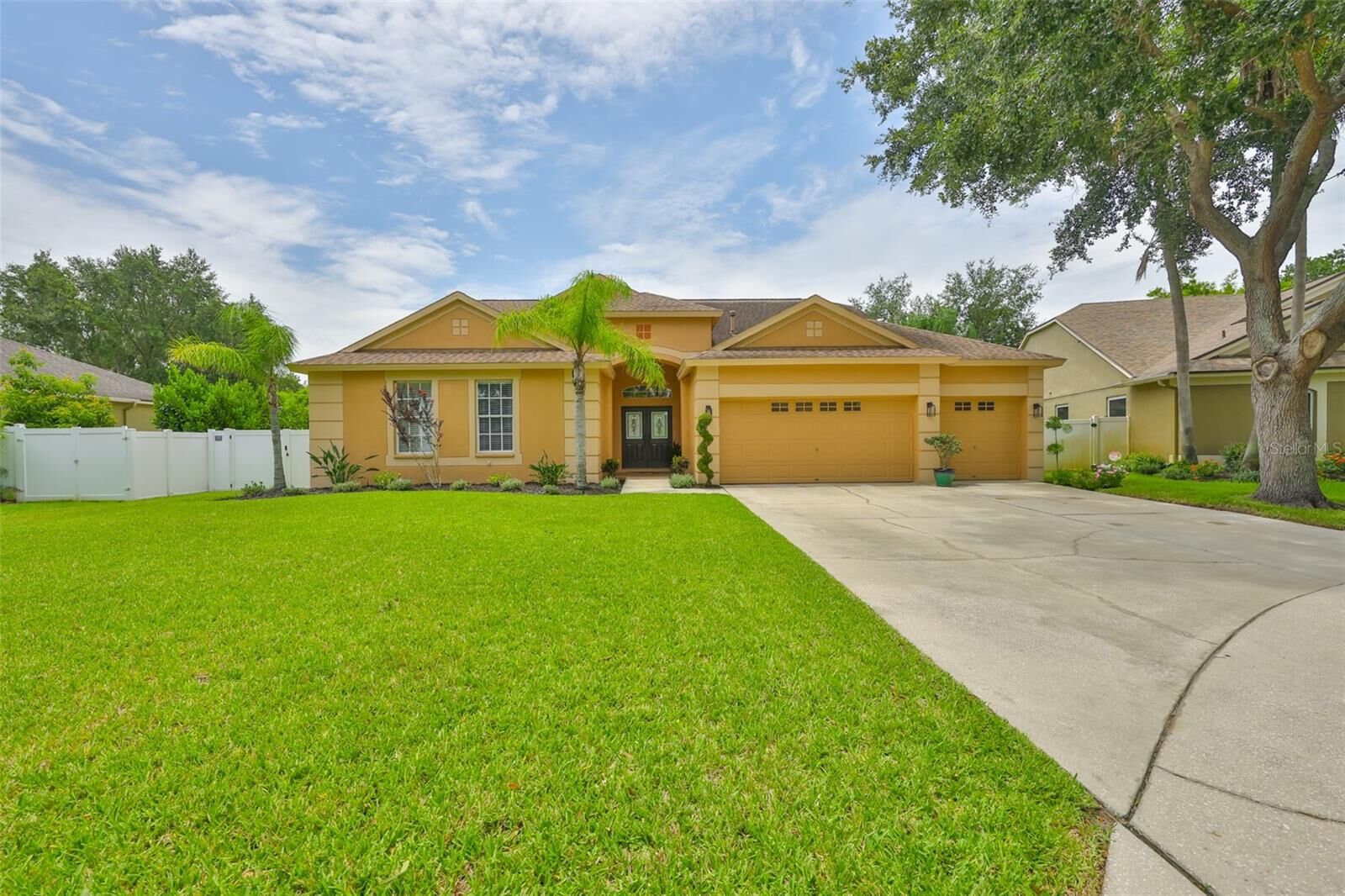 Property Photo: 12305 Freesia Court FL 33569