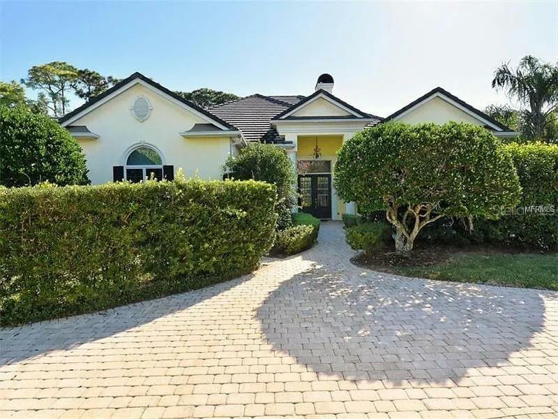 Property Photo:  898 Macewen Drive  FL 34229 