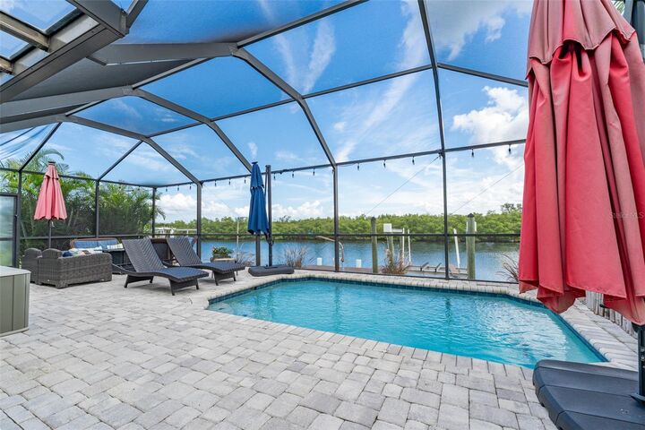 Property Photo: 909 Silver Palm Way FL 33572