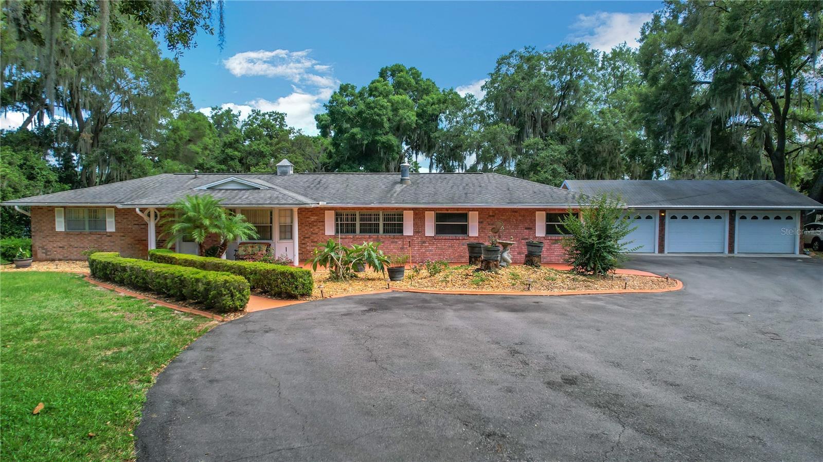 Property Photo: 2400 Lake Griffin Road FL 32159