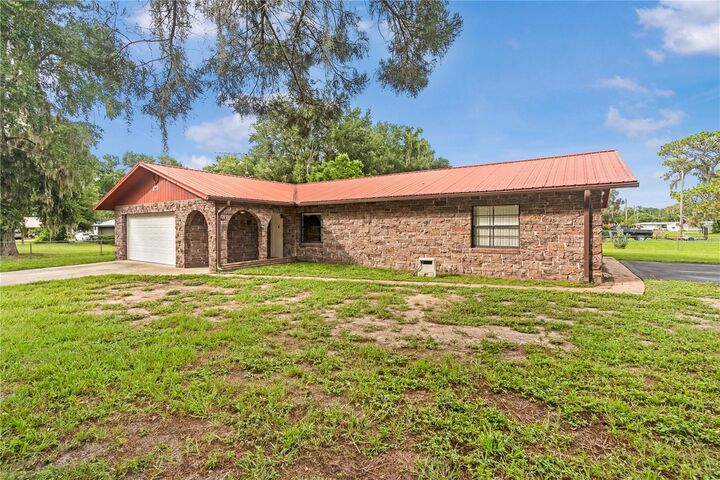 Property Photo:  2047 Cr 446  FL 33538 