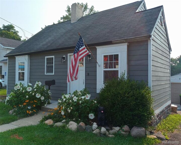 501 N Leroy Street  Fenton MI 48430 2733 photo