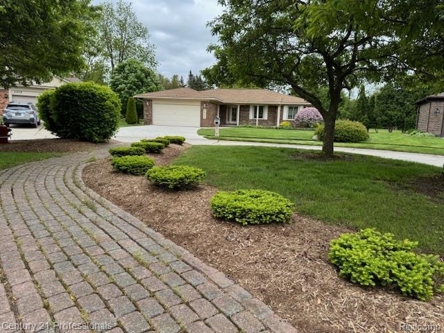 Property Photo: 6820 Emerald Shores Drive MI 48085