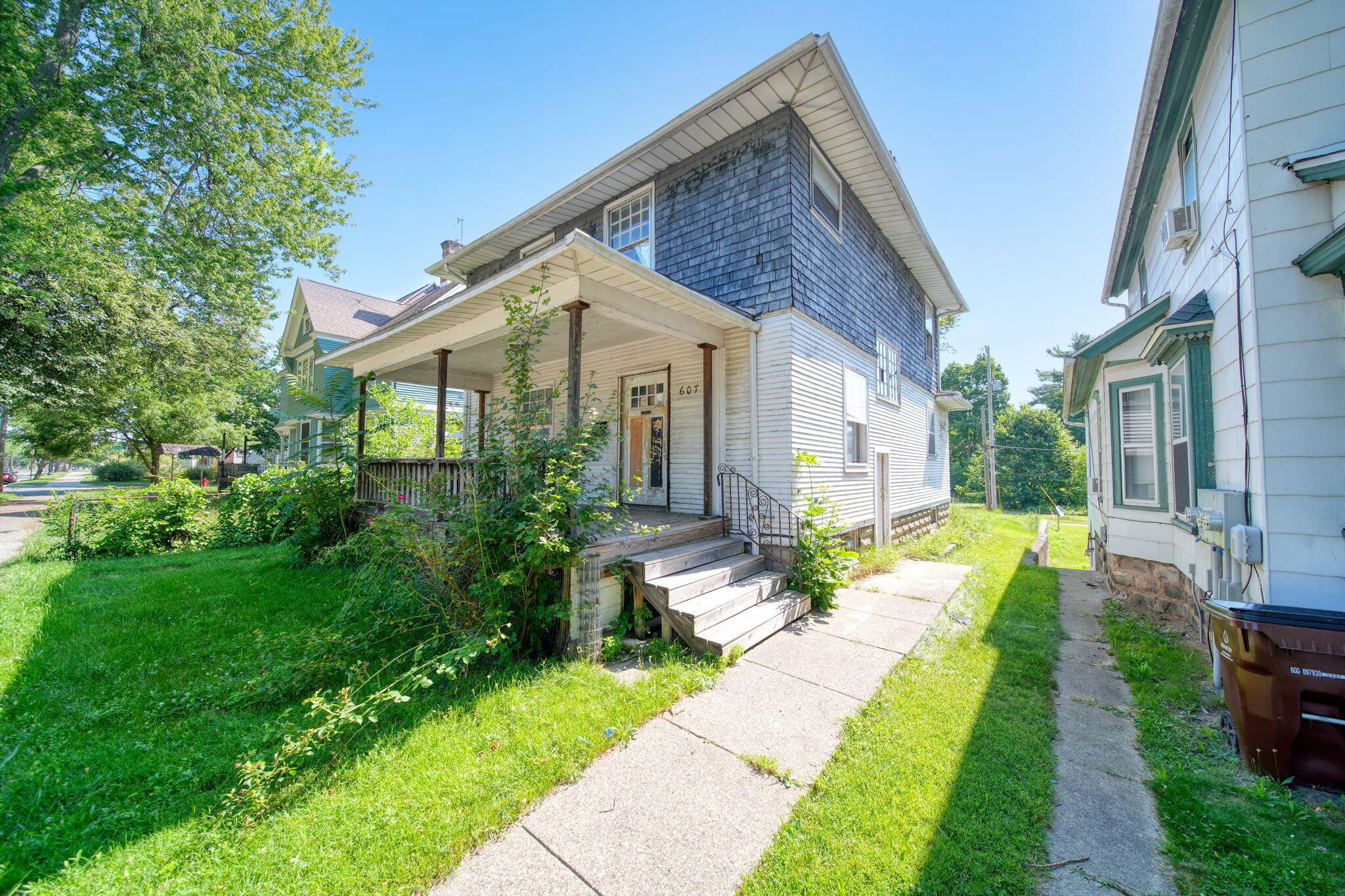 Property Photo: 607 1st Street MI 49203