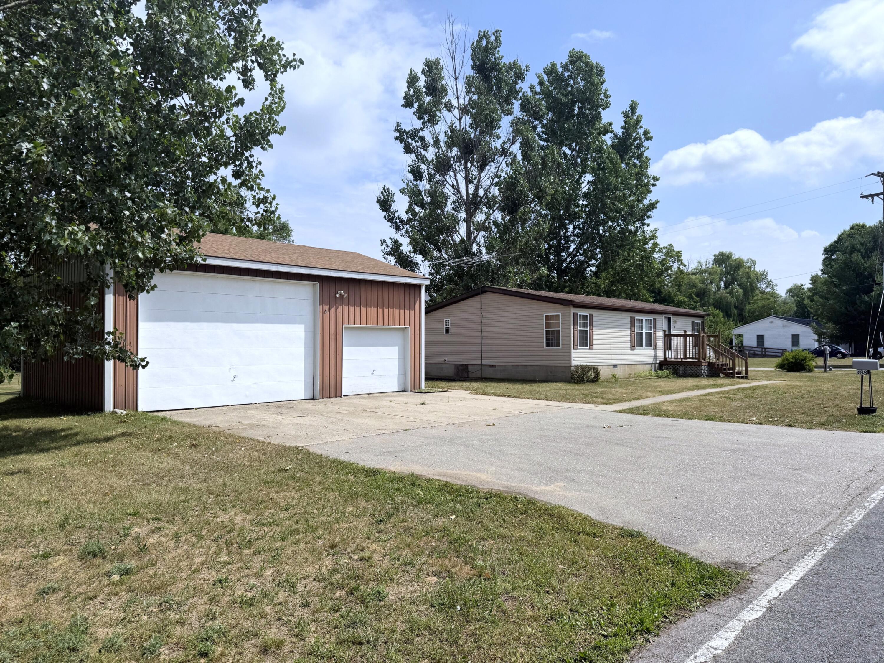 Property Photo: 488 Willow Street MI 49329