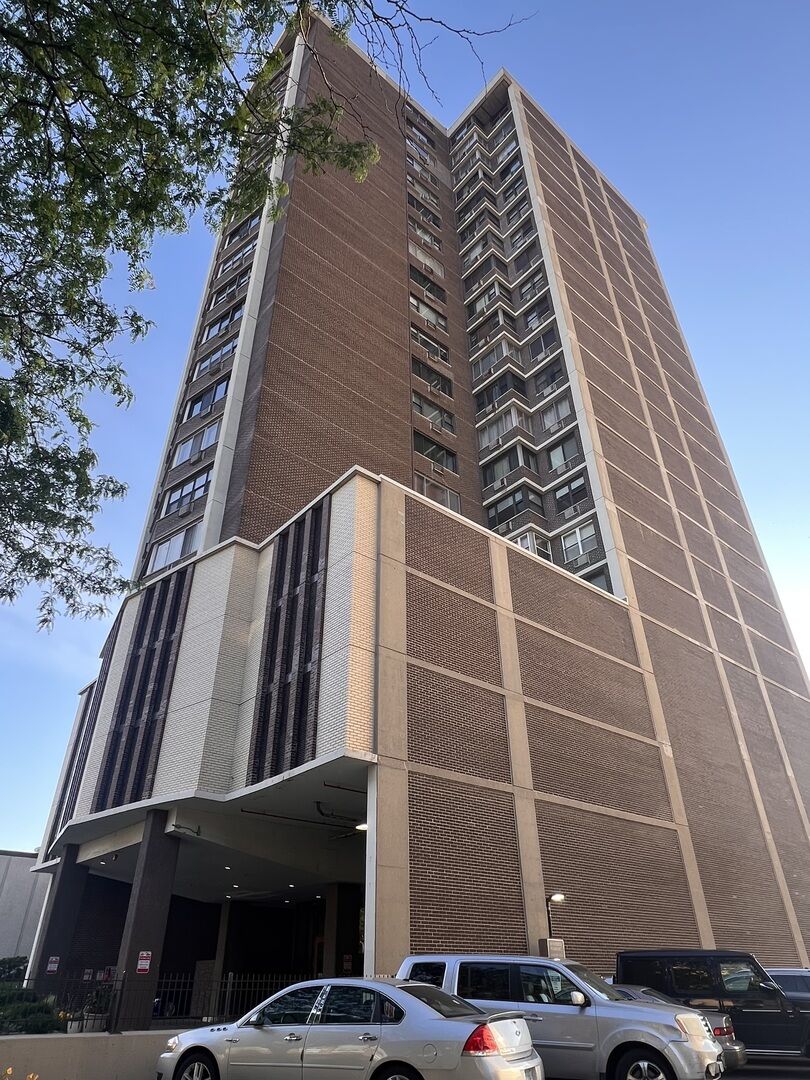 Property Photo:  6325 N Sheridan Road 606  IL 60660 