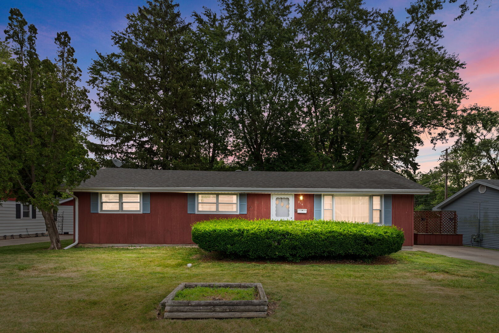 Property Photo: 214 Hickory Lane IL 60954