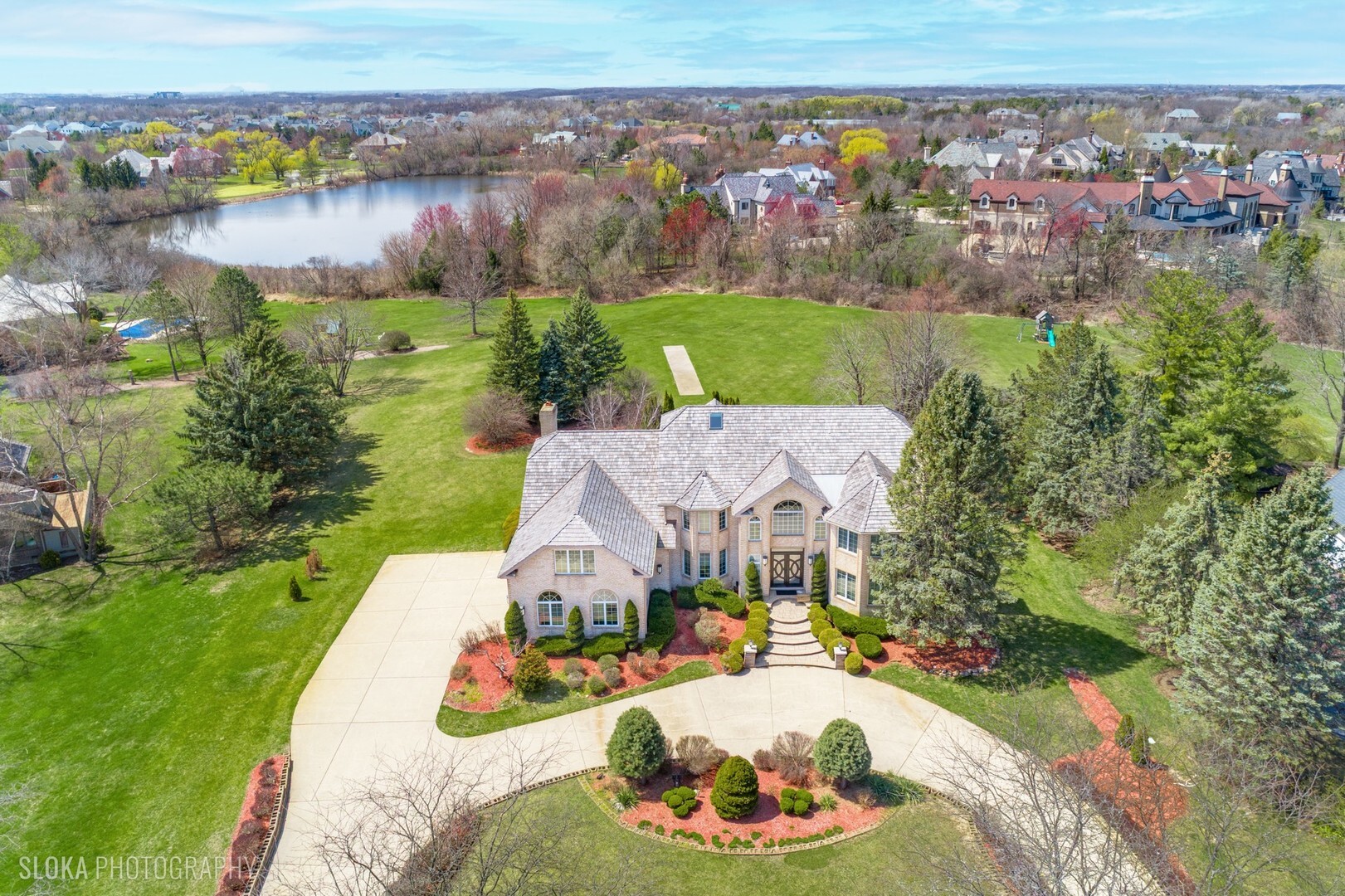 Property Photo: 22 Westlake Drive IL 60010