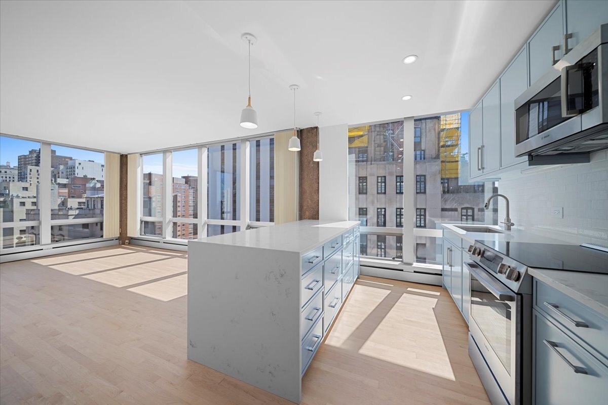 Property Photo: 1300 N Astor Street 18B IL 60610