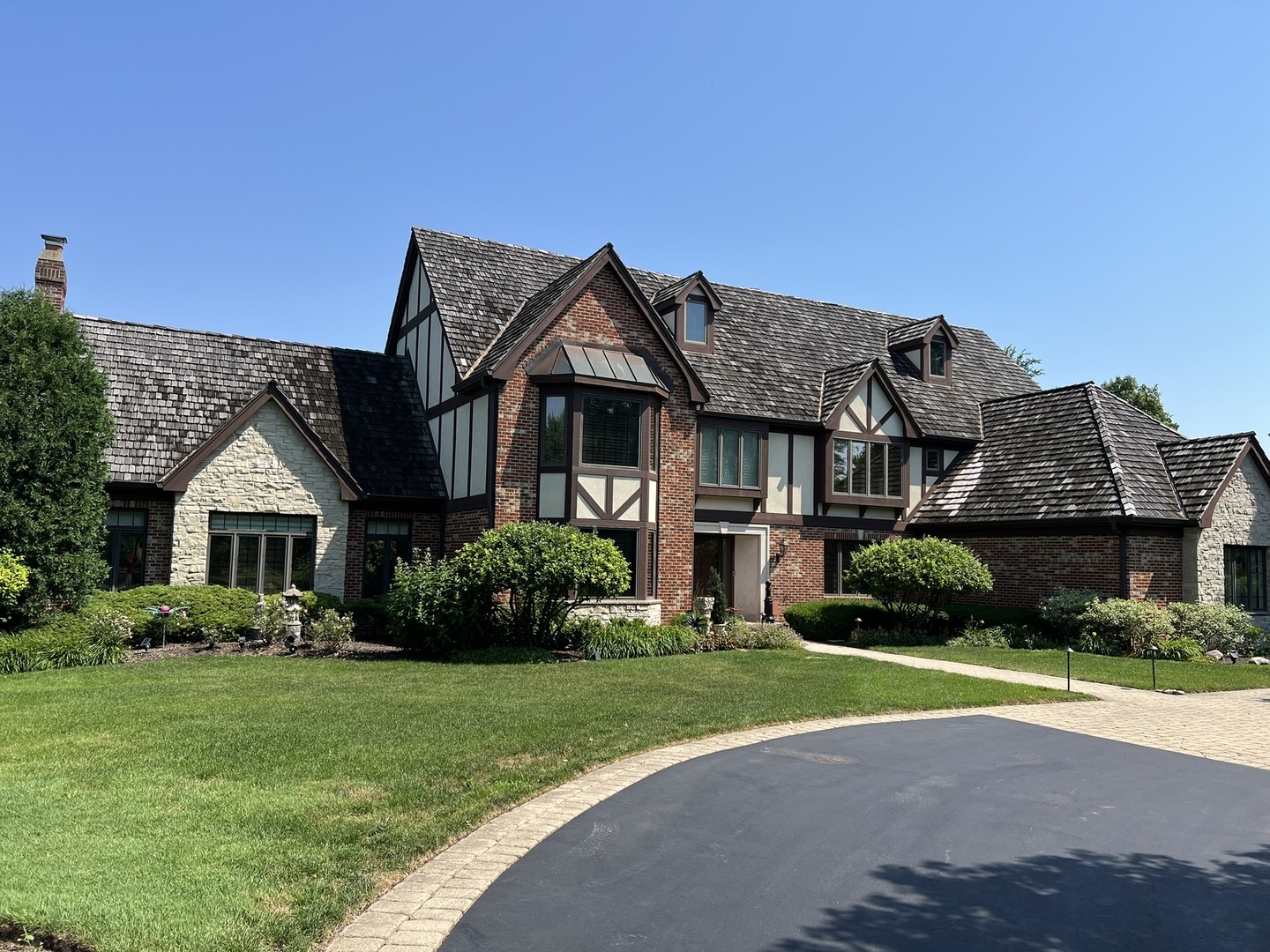 Property Photo: 1400 Arbor Lane IL 60045