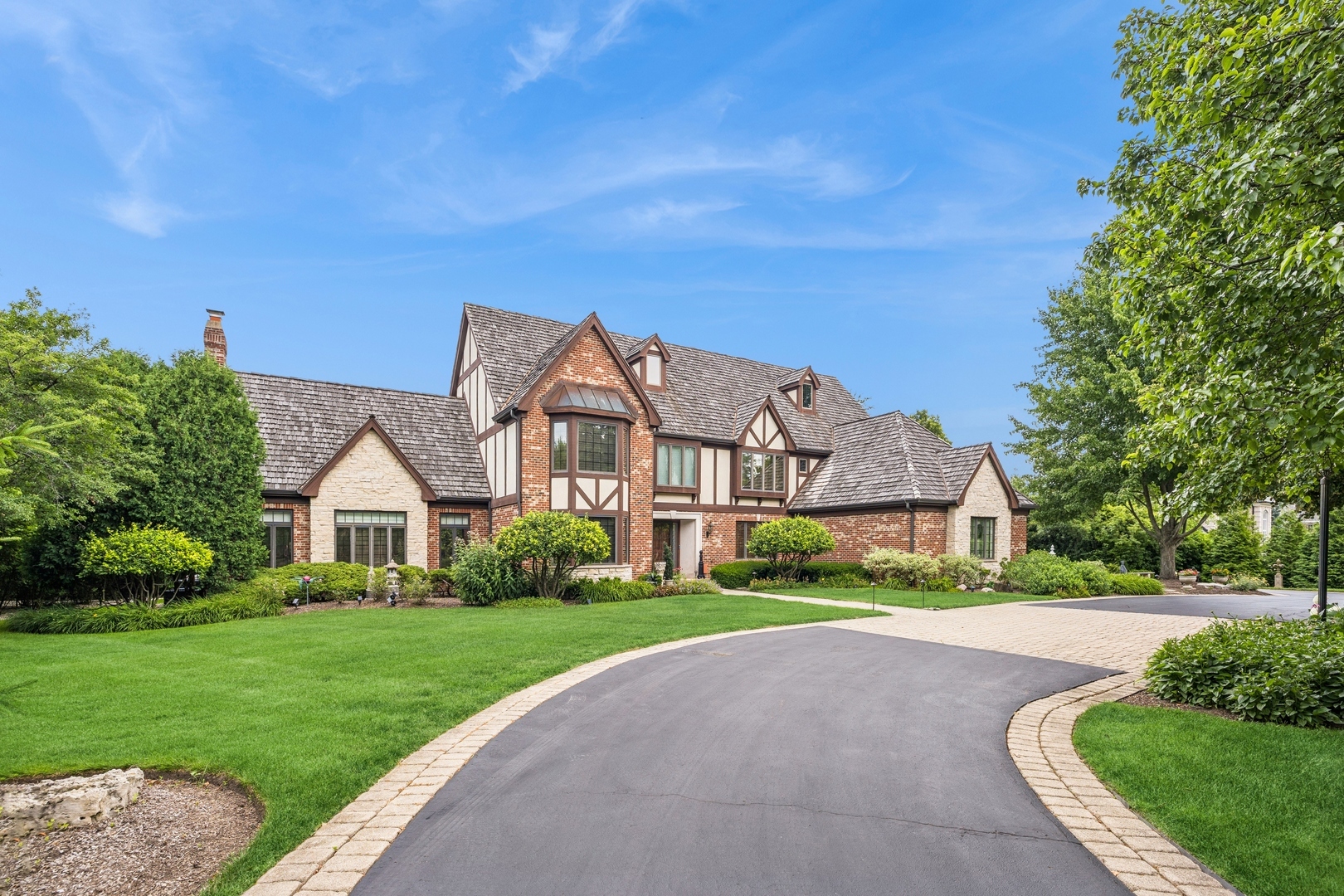 Property Photo: 1400 Arbor Lane IL 60045