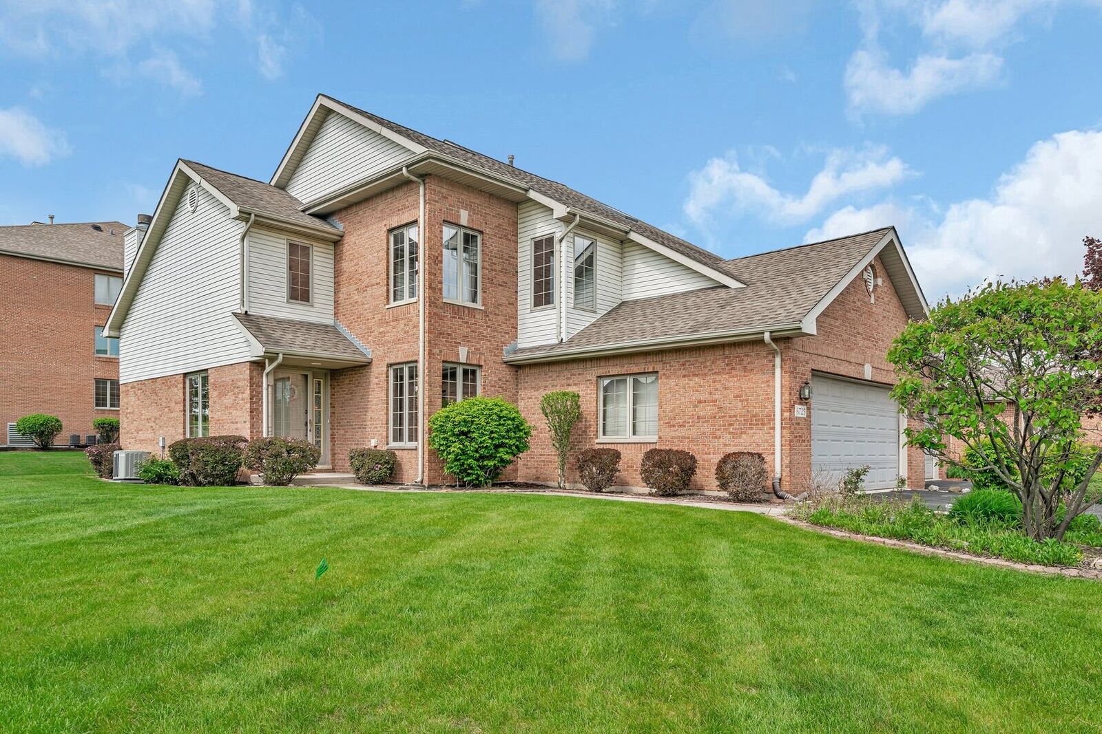 Property Photo:  6725 Pondview Drive  IL 60477 