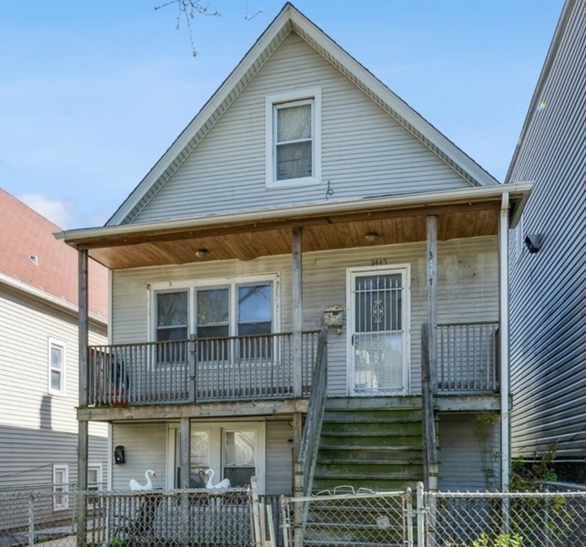 Property Photo: 3447 W Melrose Street IL 60618