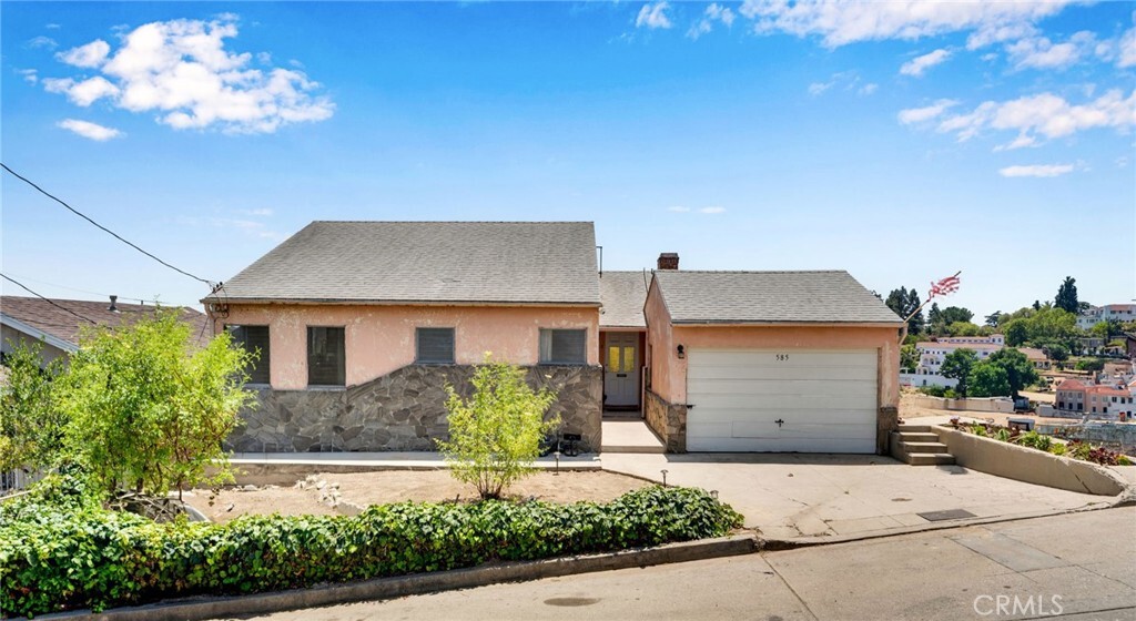 Property Photo:  585 W Avenue 46  CA 90065 