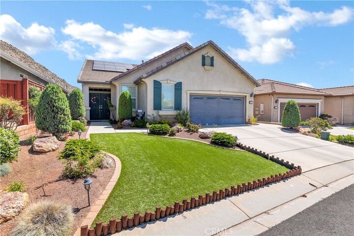 Property Photo: 650 Zarahias Cr CA 92545