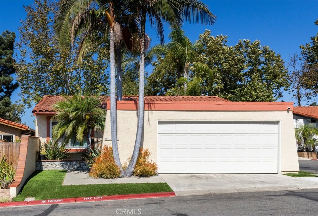 Property Photo: 26645 Paseo Ensenada CA 92675