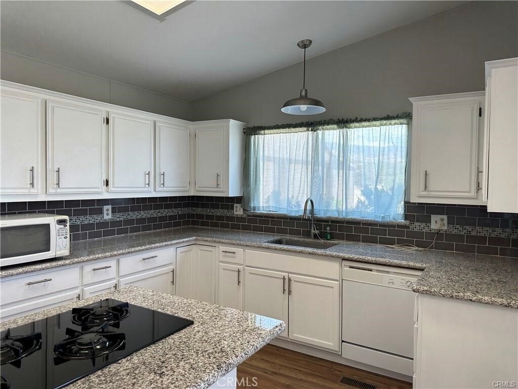 Property Photo: 2033 Hollister Road CA 92372