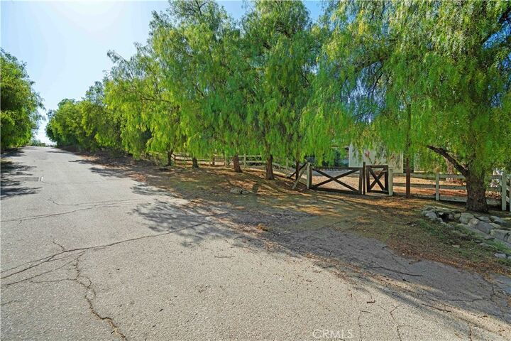 Property Photo:  5920 Colodny Drive  CA 91301 