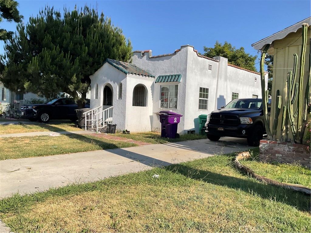 Property Photo:  1330 E 56th Street  CA 90805 