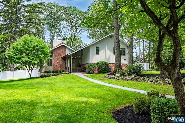 11 Stevenson Lane  Upper Saddle River NJ 07458 photo