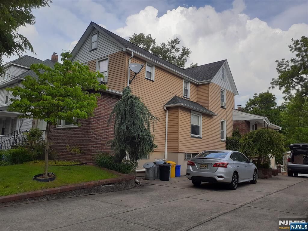Property Photo:  213 Elm Av Elm Avenue 2fl  NJ 07660 