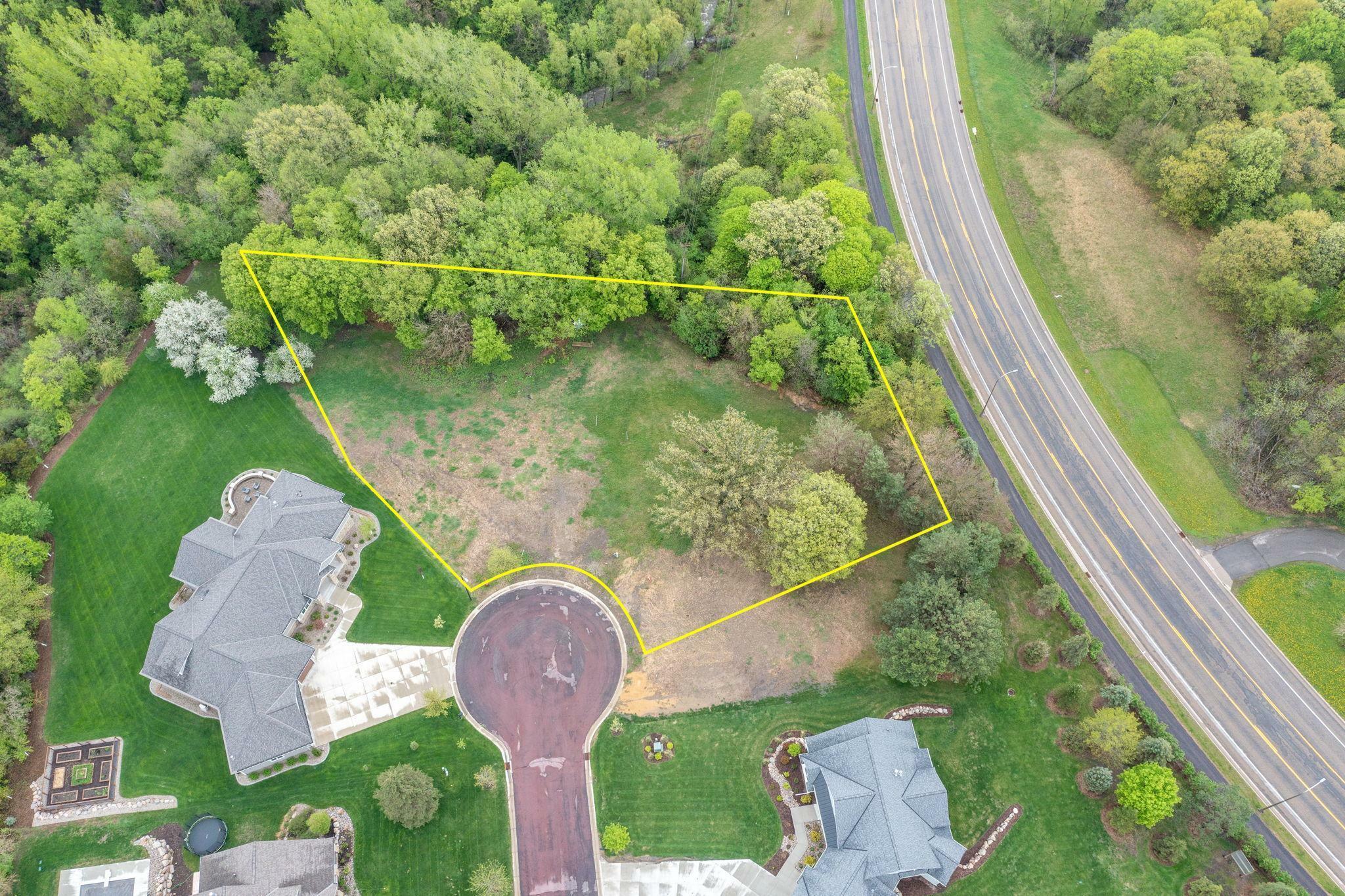Property Photo: 1008 Applewood Court MN 56001