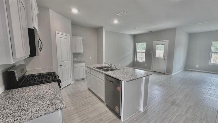 Property Photo:  4216 Subtle Creek Lane  TX 76036 