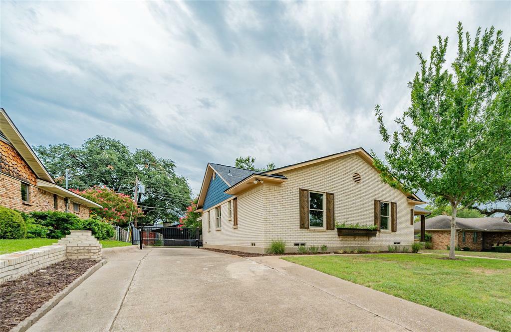 Property Photo: 8934 Bretshire Drive TX 75228