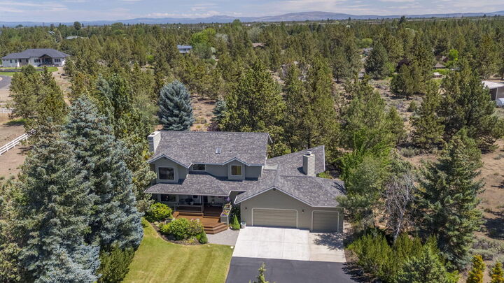 Property Photo: 62824 Loma Vista Drive OR 97701